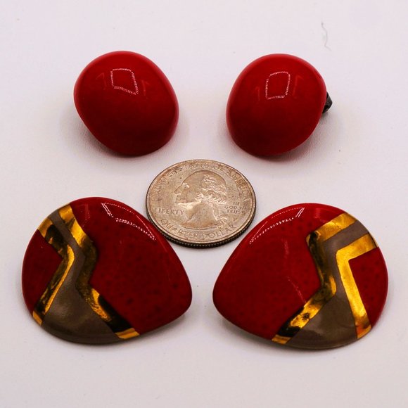 Vintage 2 Pair Chunky Red & Gold Porcelain Geometric and Dome Clip-on Earrings - Picture 10 of 10